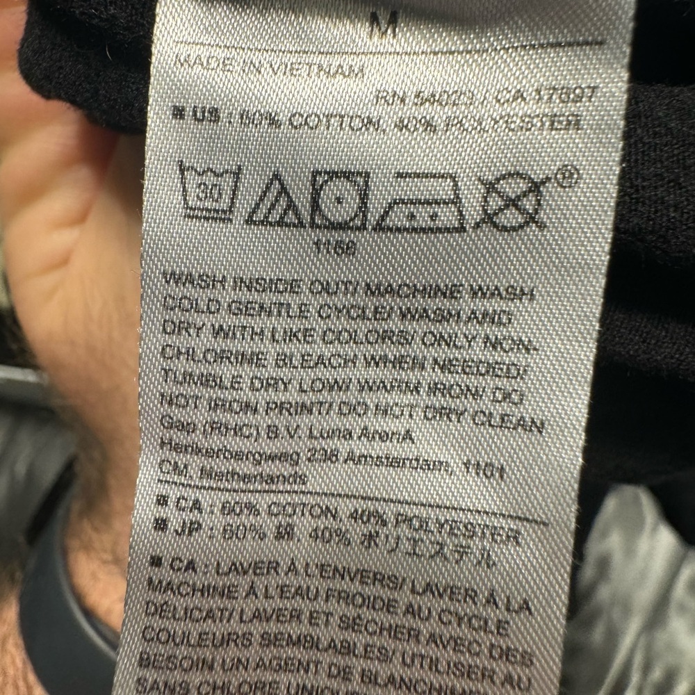 Banana Republic’s Black V-Neck T-Shirt - Picture 4 of 4